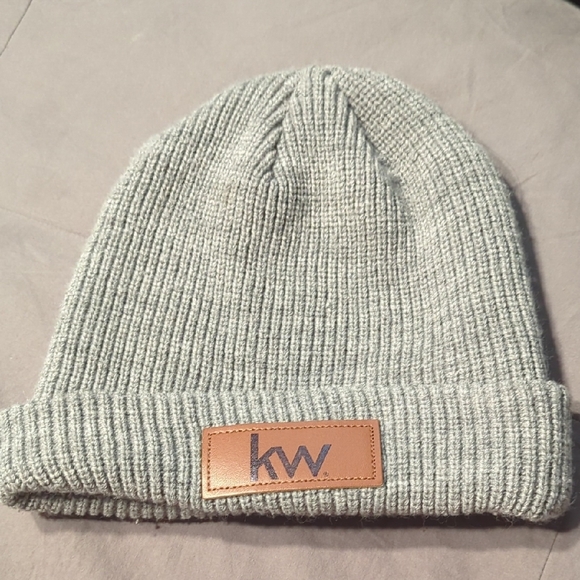 Beanie Set - Assorted Colors - Picture 4 of 5